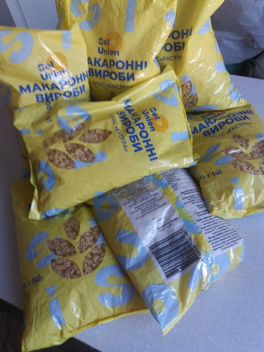 Консервы, чай,  макароны, рис, мука.