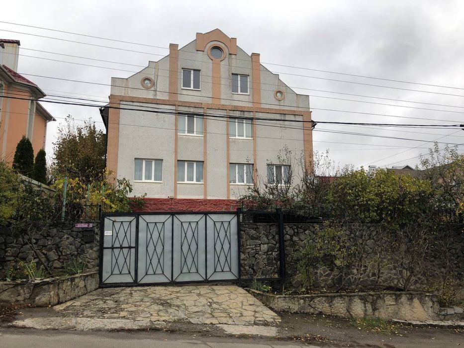 Будинок Автовокзал 1, 350 кв.м згаражем і комунікаціями