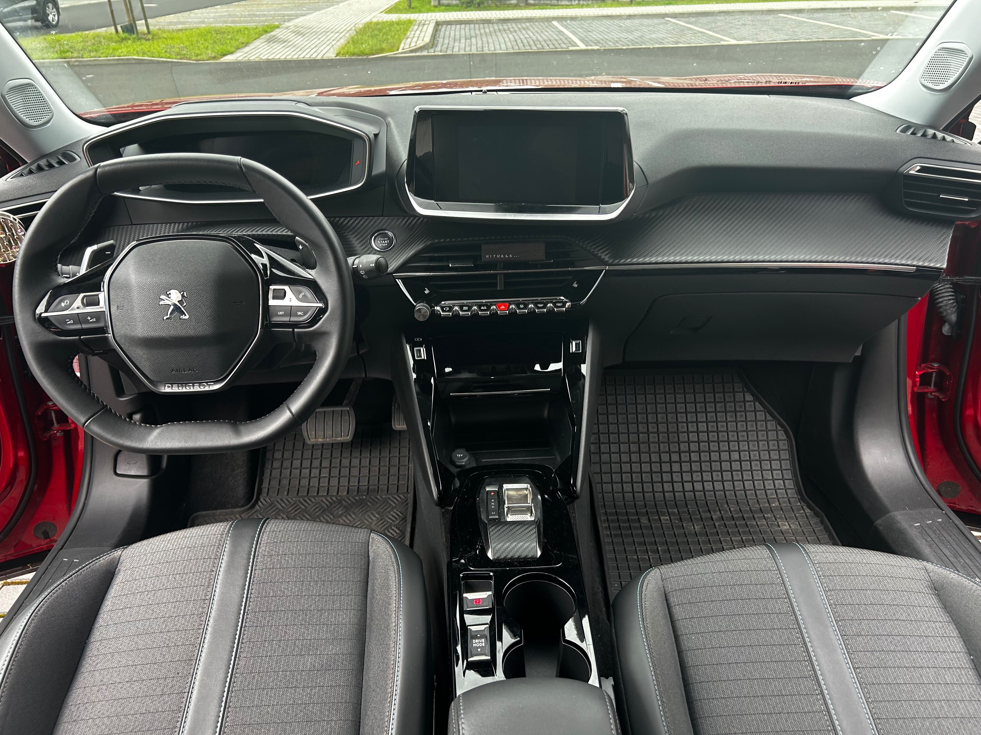 Peugeot 2008 , 1.2 PureTech 2022