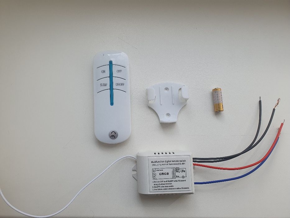 Wyłącznik światła , prądu sterowany pilotem.