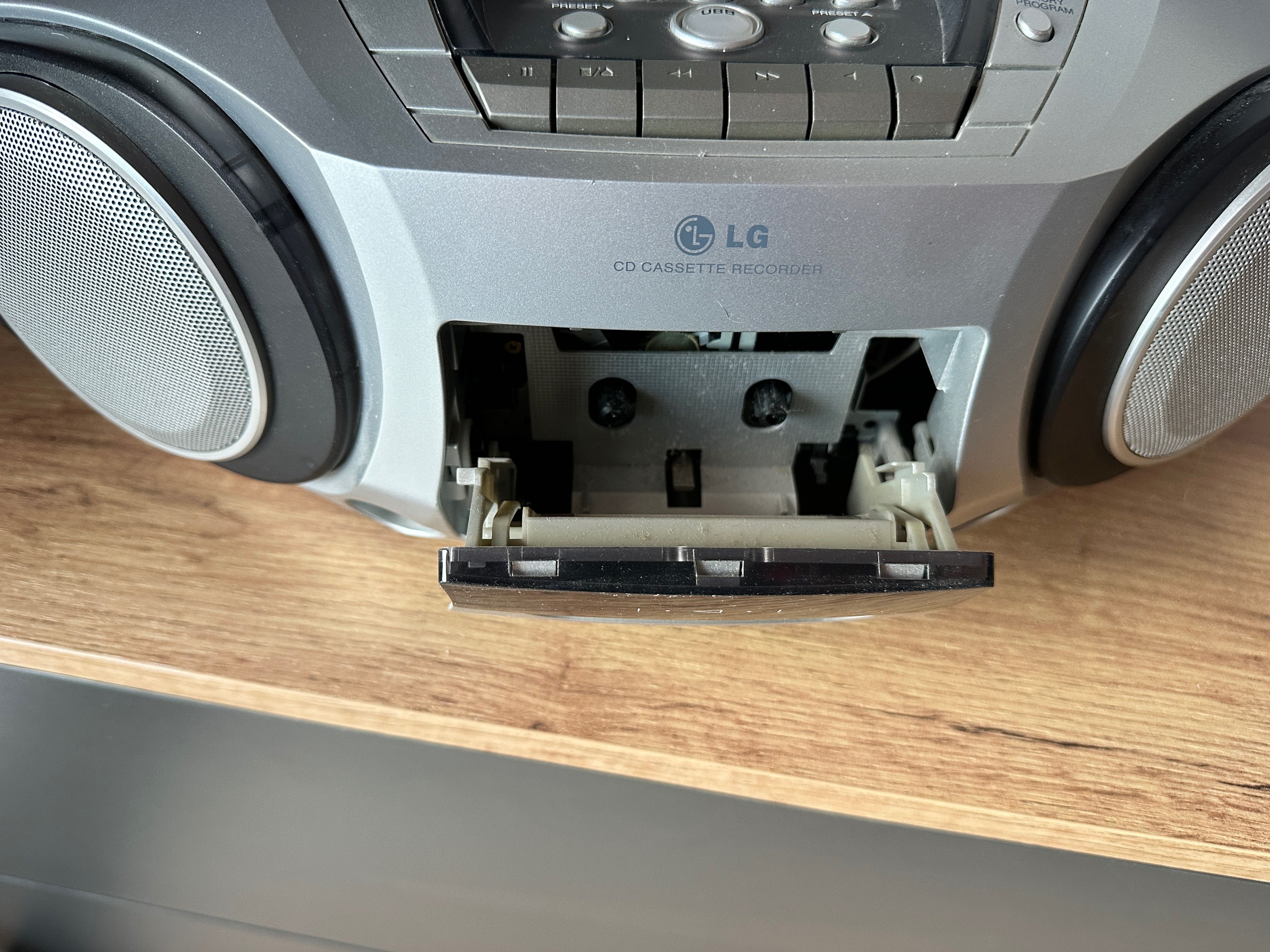Odtwarzacz CD i kaset LG