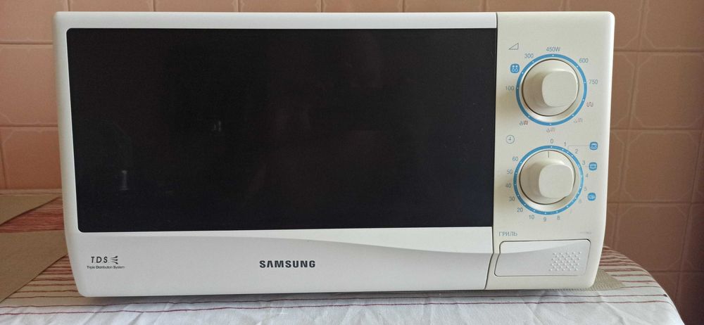 Мікрохвильова піч Samsung з грилем