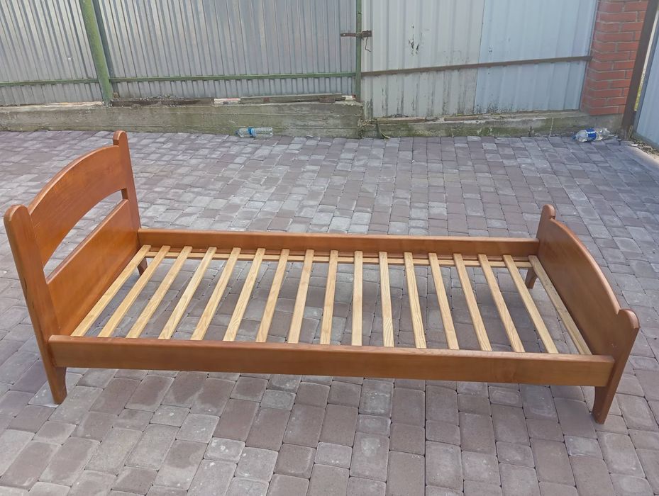 Одномісне ліжко дубове