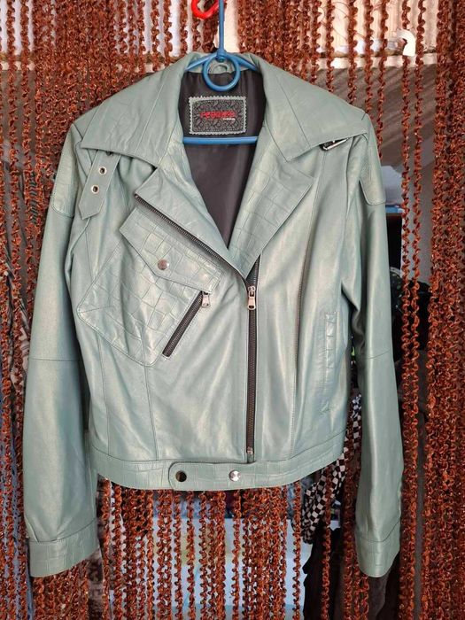 Продам кожаную новую куртку