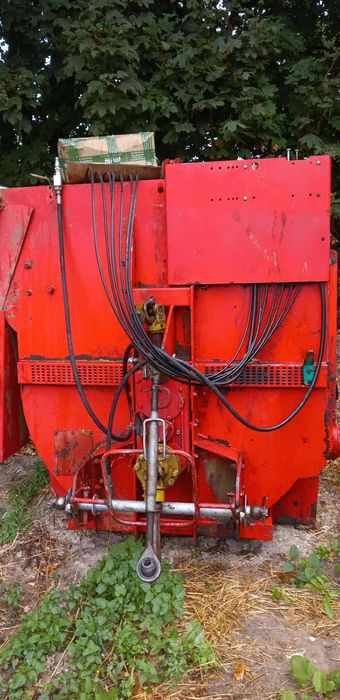 Ścielarka do słomy ,  do obory ,maszyna do słomy