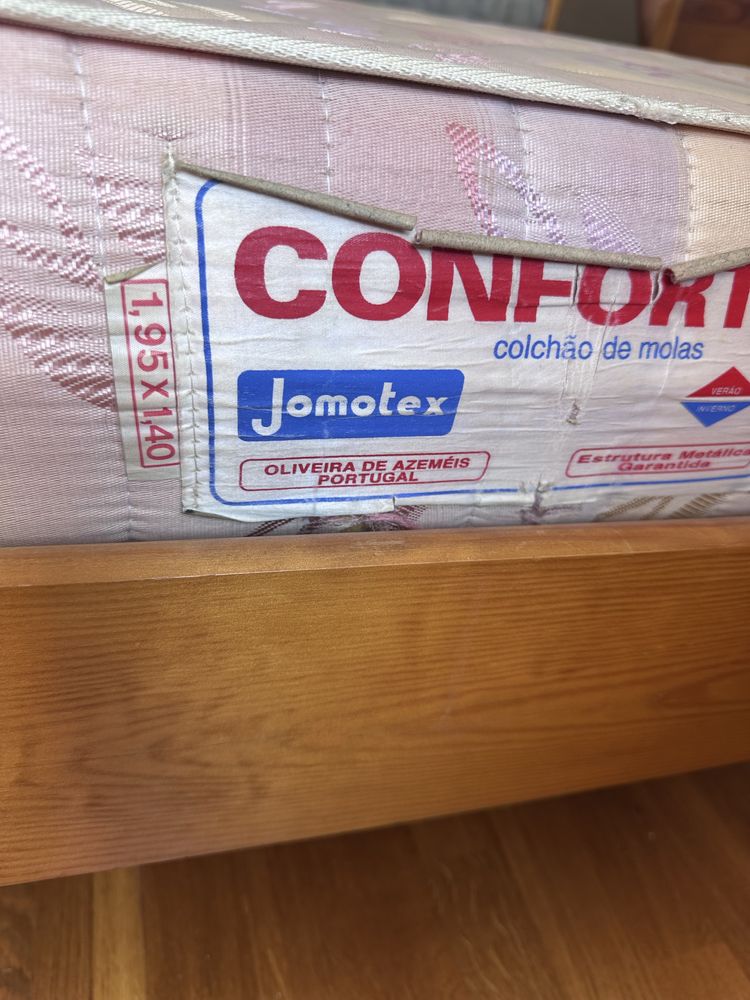 Cama de casal com colchao