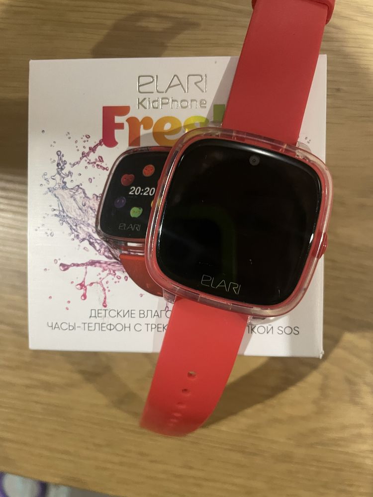 Дитячий смарт-годинник з GPS Elari KidPhone Fresh Red