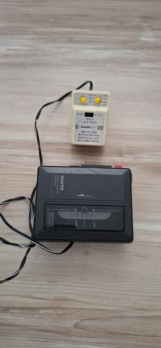 Walkman Sanyo z zasilaczem PRL vintage MGP40R
