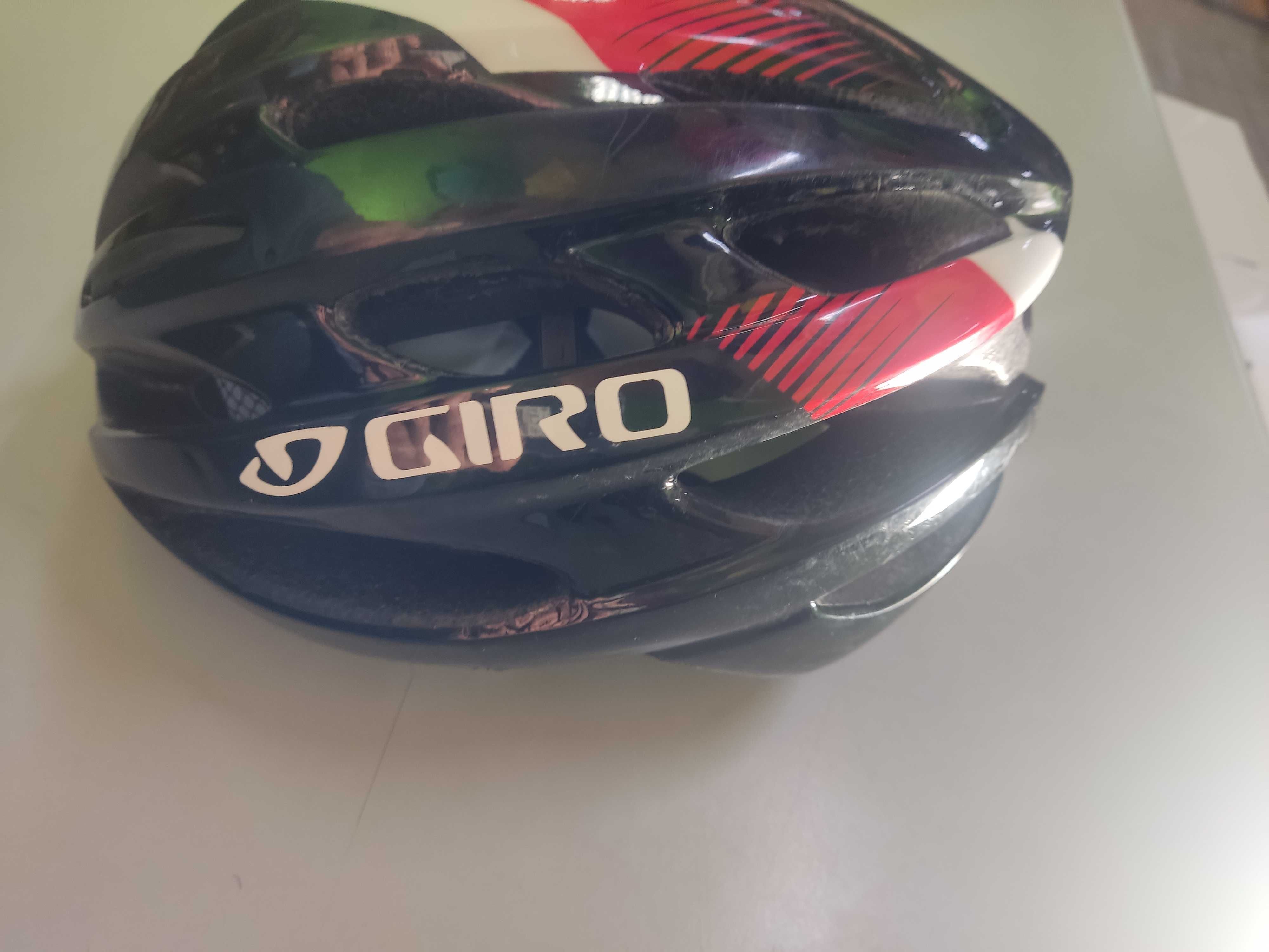 Capacete giro semi novo