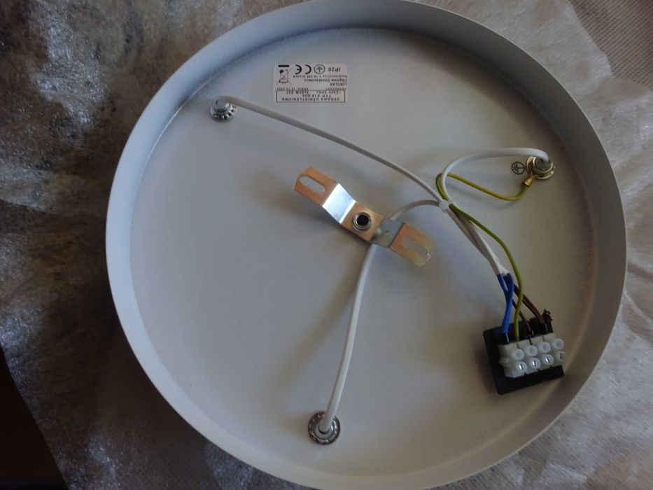 Nowa lampa 3  punktowa sufitowa, bez kloszy