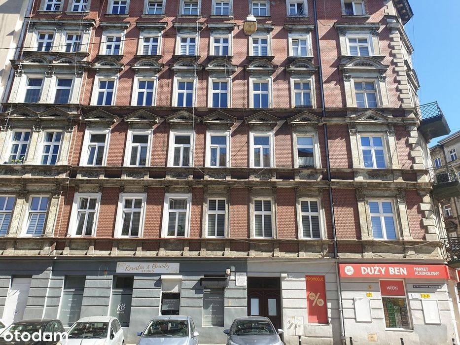 Dwupokojowe mieszkanie w kamienicy, w Śródmieściu Wrocławia.