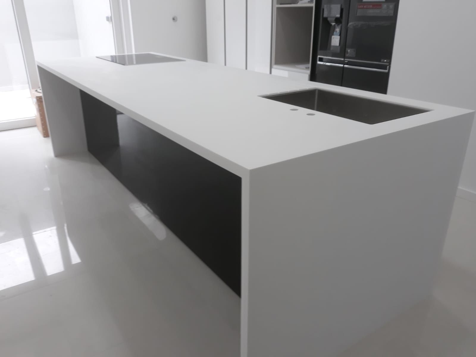 Bancadas e lavatório em corian