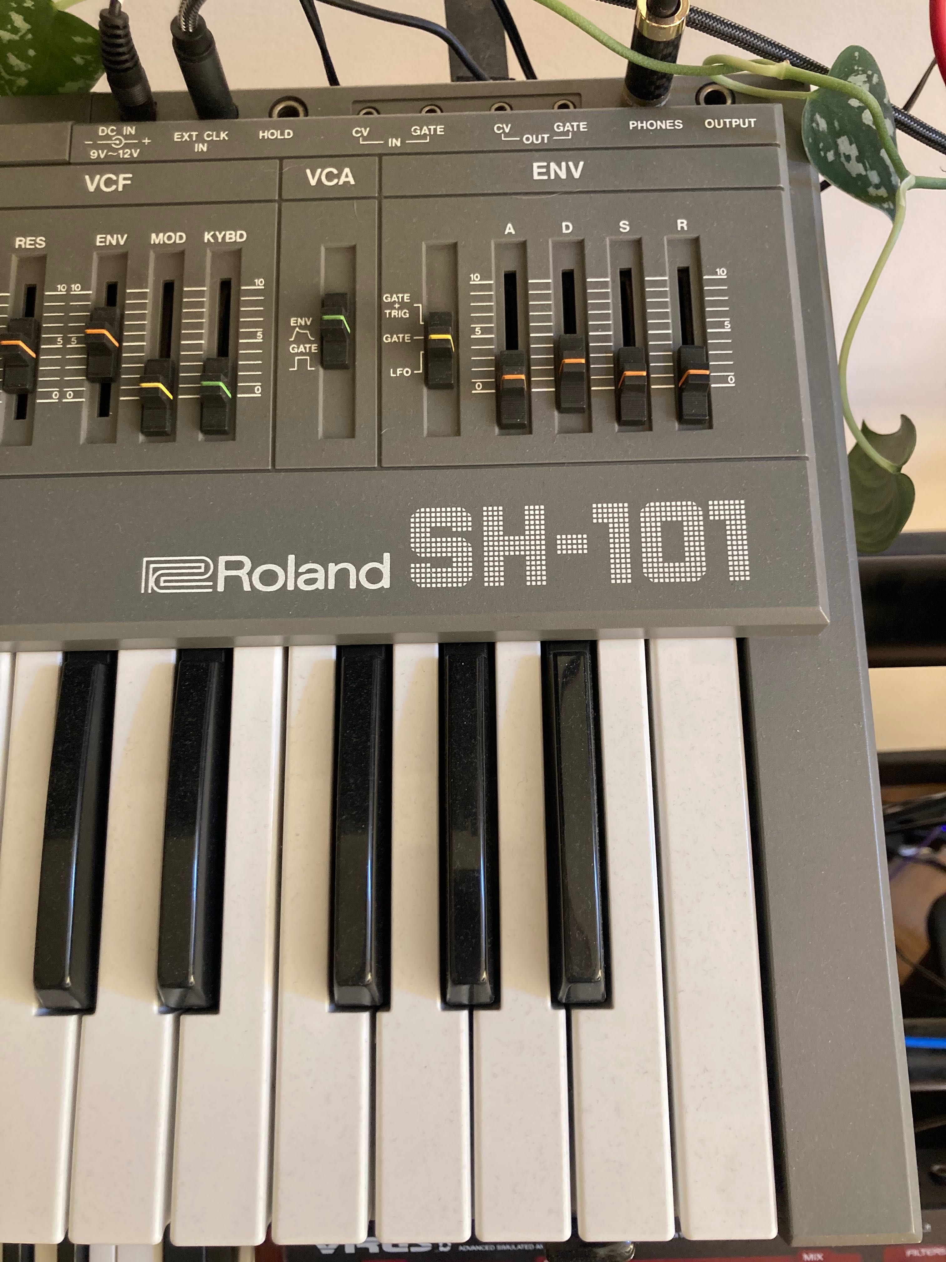 Syntezator Roland SH-101 + uchwyt