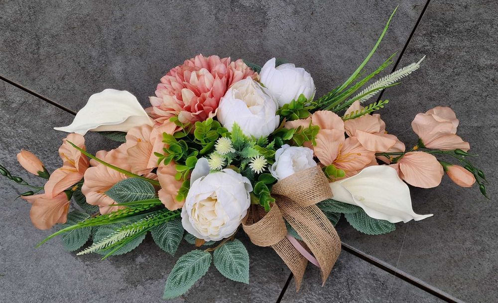 Kompozycja kwiatowa na grób cmentarz stroik ikebana Z474