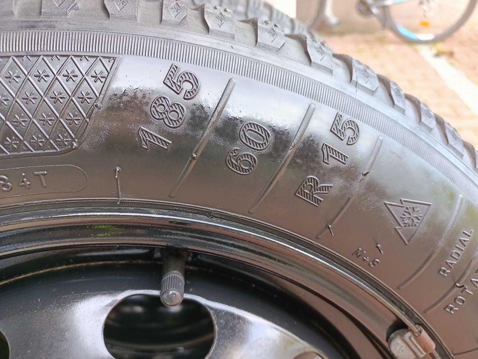 Sprzedam komplet kół 185/60/R15 pasują Seat, Skoda, VW.