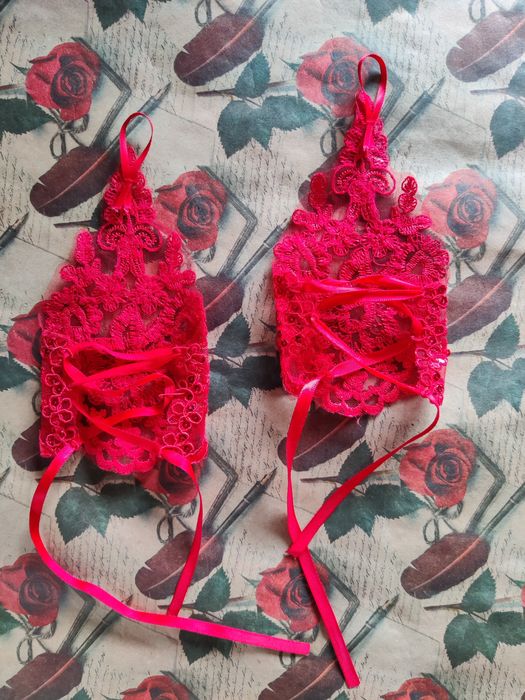 Красные белые свадебные митенки перчатки кружевные готически