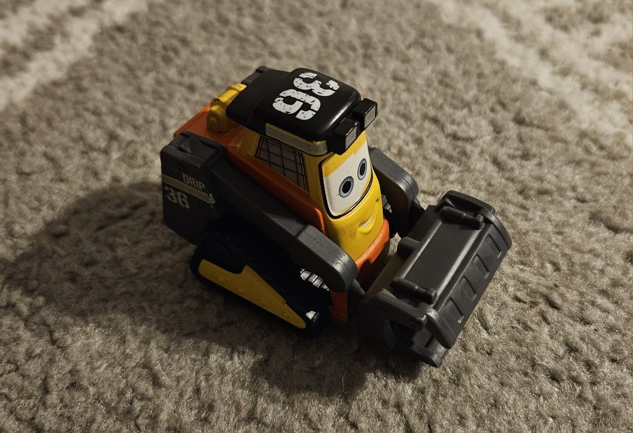 Samochodziki MATTEL z bajki Auta Zygzak McQueen, Cruz Ramirez i inne