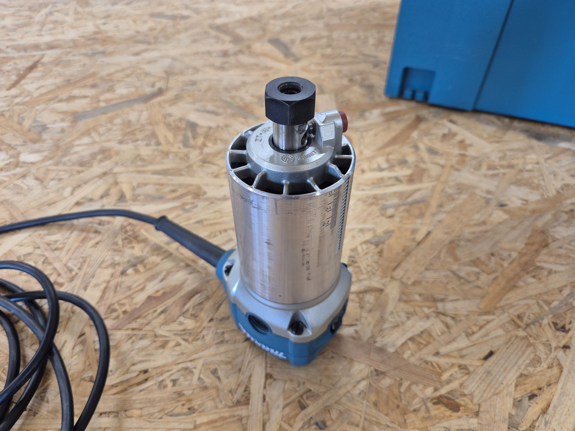 Frezarka Makita RT0700CX2J górnowrzecionowa