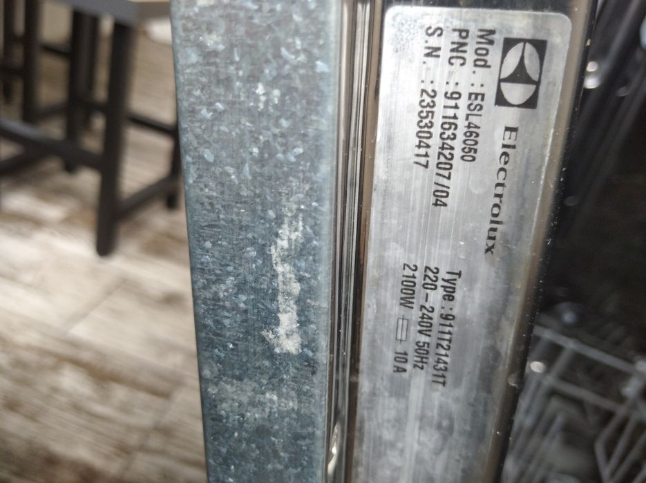 Вбудована посудомийна машина Electrolux ESL46050