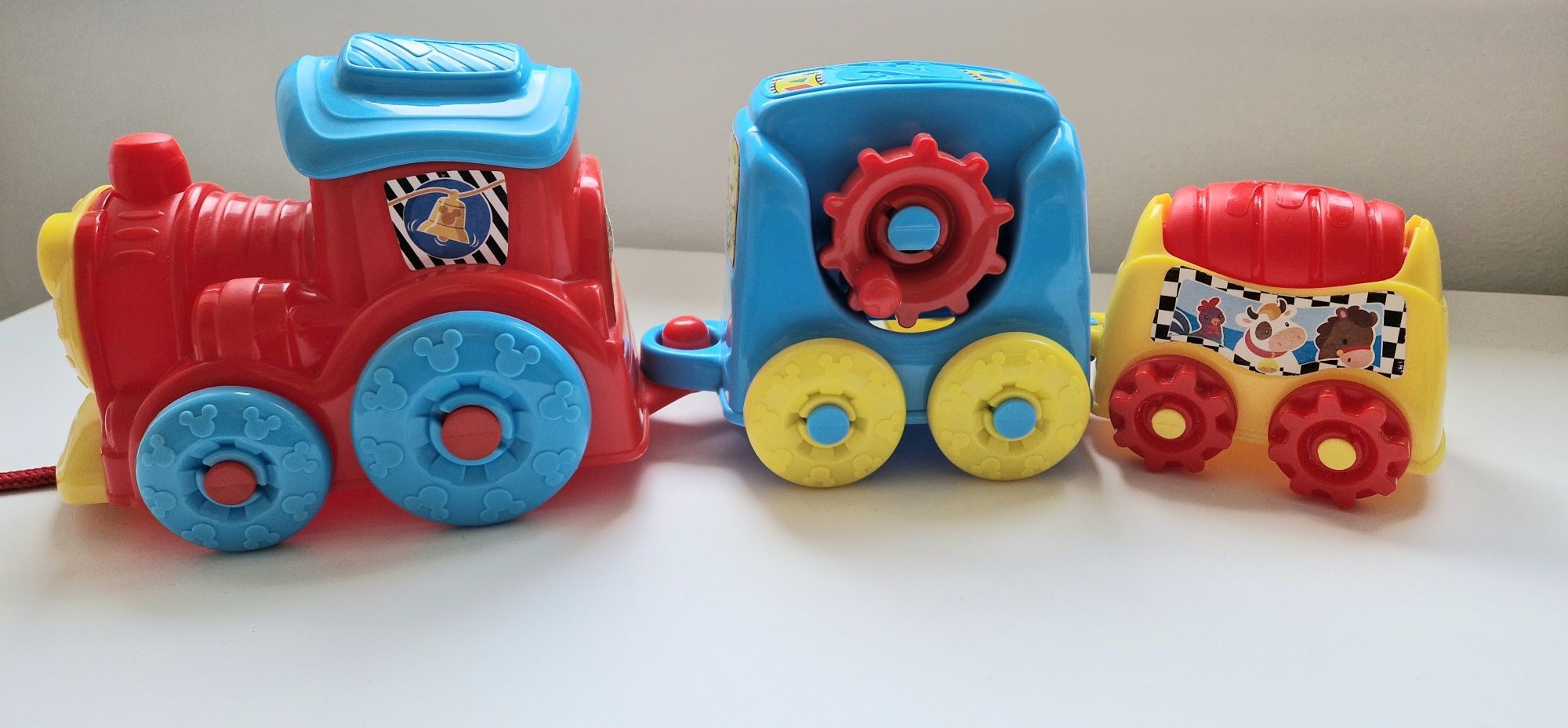 Primeiros brinquedos bebés - Comboio de puxar Disney Clementoni