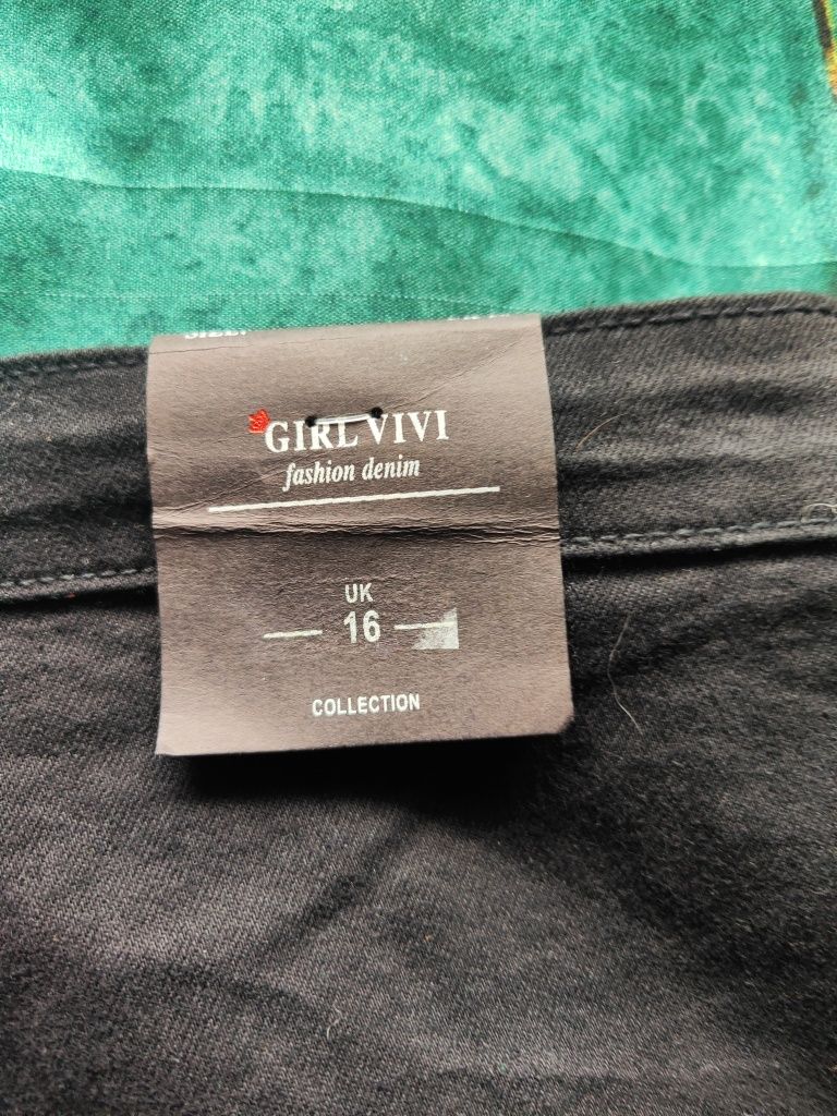 Czarne damskie spodnie jeans