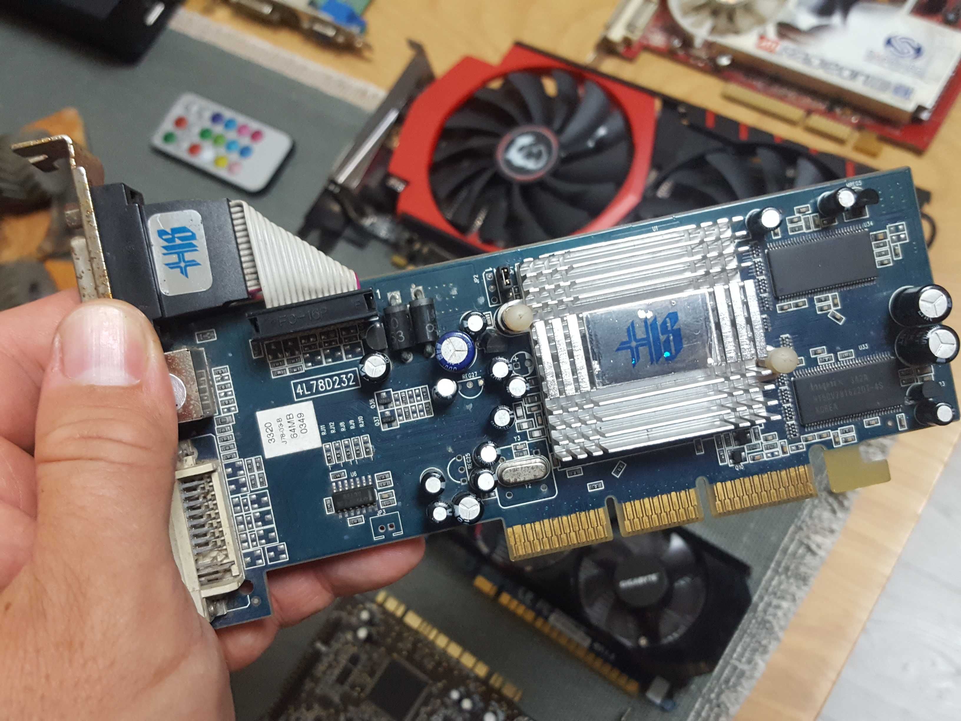 ATI Radeon 9200 SE HIS 64MB DDR DVI-D Video AGP HIS 4L78D232