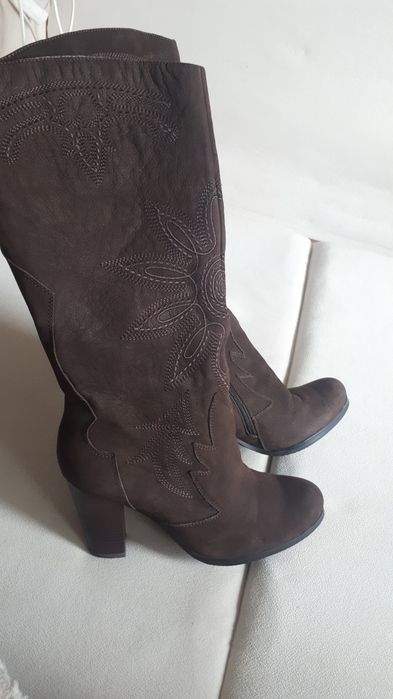 Кожаные нубук  демисезонные сапоги р.40 состояние новых