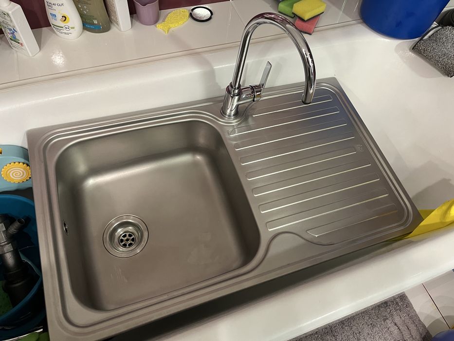 Мийка з нержавіючої сталі Teka разом зі змішувачом