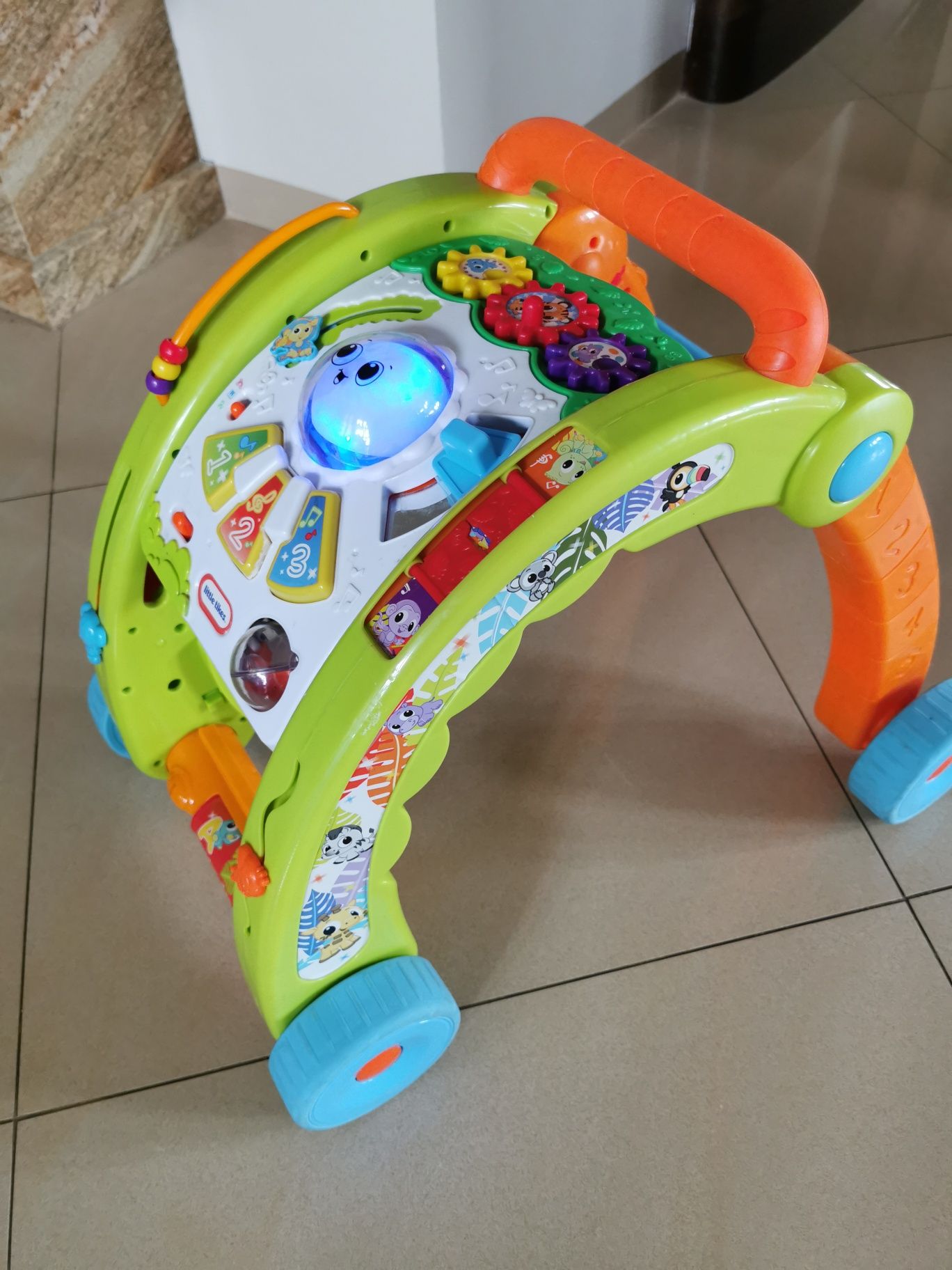 Pchacz little tikes chodzik stół aktywności