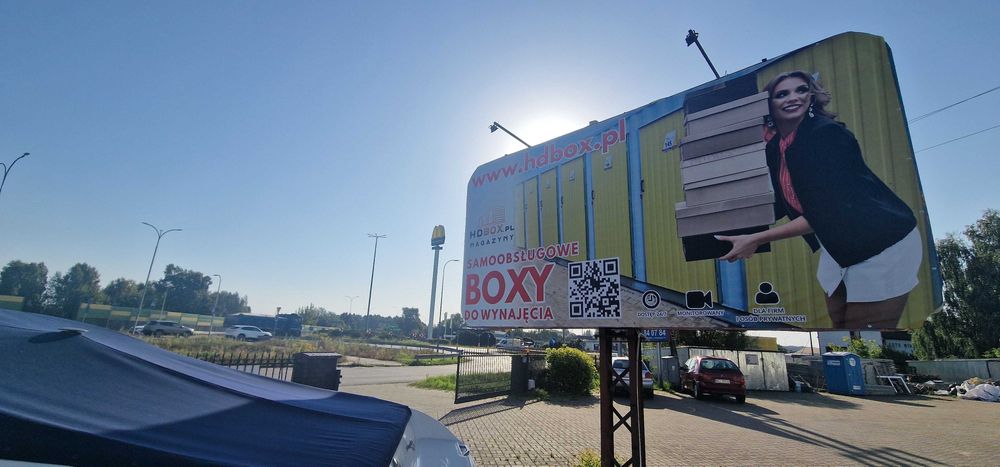 Box/garaż/schowek/komórka lokatorska na monitorowanym placu. na rowery