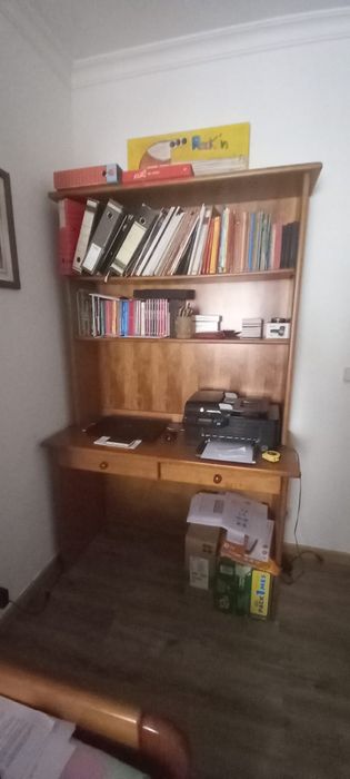 Mobilia de quarto duas camas de solteiro e uma secretaria