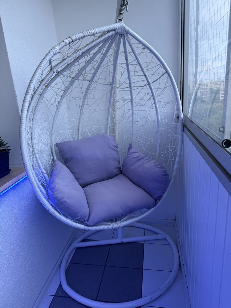 Fotel wiszacy na balkon do ogrodu
