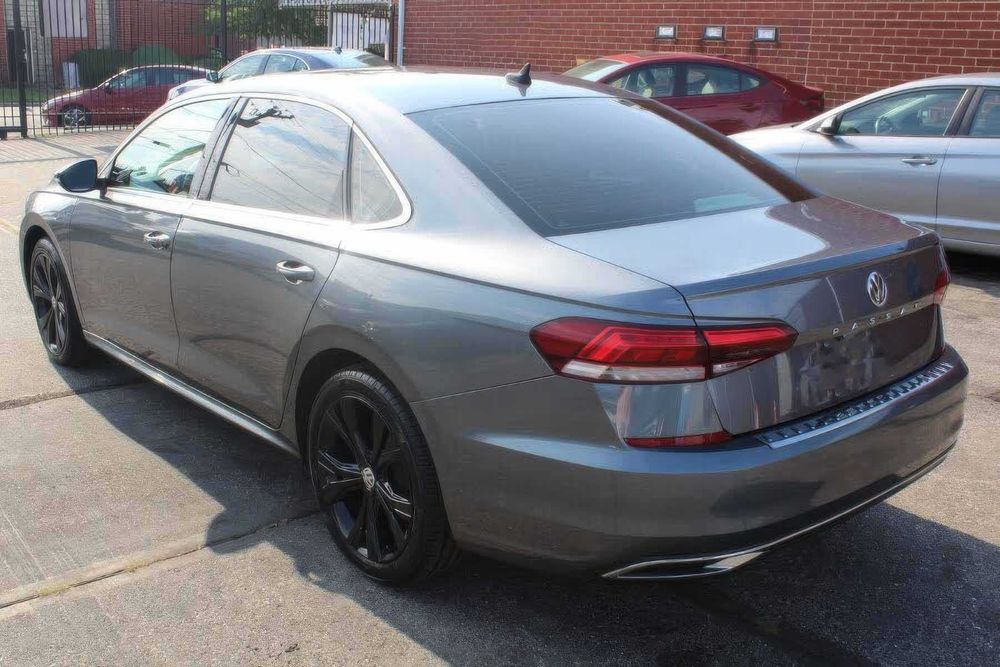 Volkswagen Passat SE      2021