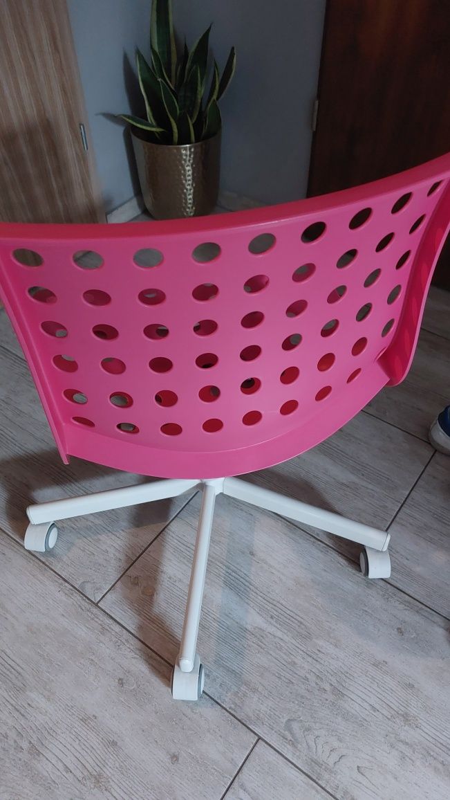 Ikea skalberg sporren rozowe krzeslo
