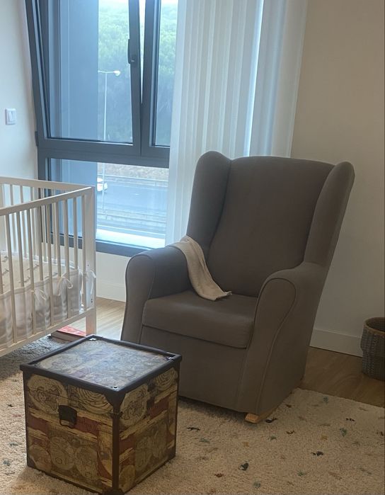 Cadeira de baloiço cinzenta nova