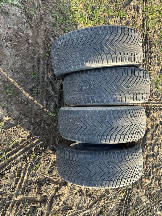 Sprzedam 4 opony wielosezonowe 215/50 R17