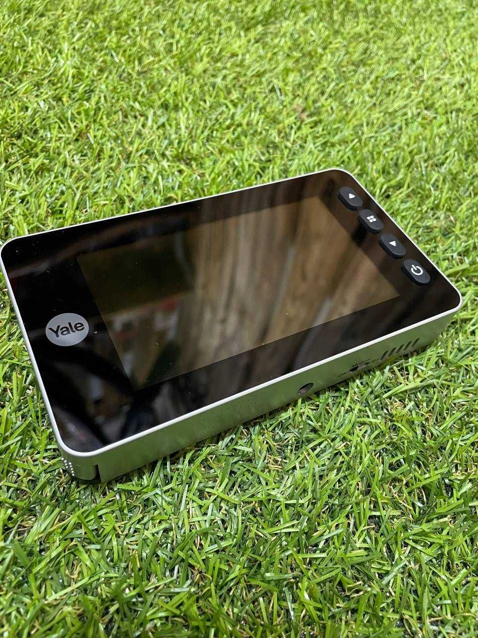Elektroniczny wizjer drzwiowy Yale 5800 Digital Door Viewer 4,3"
