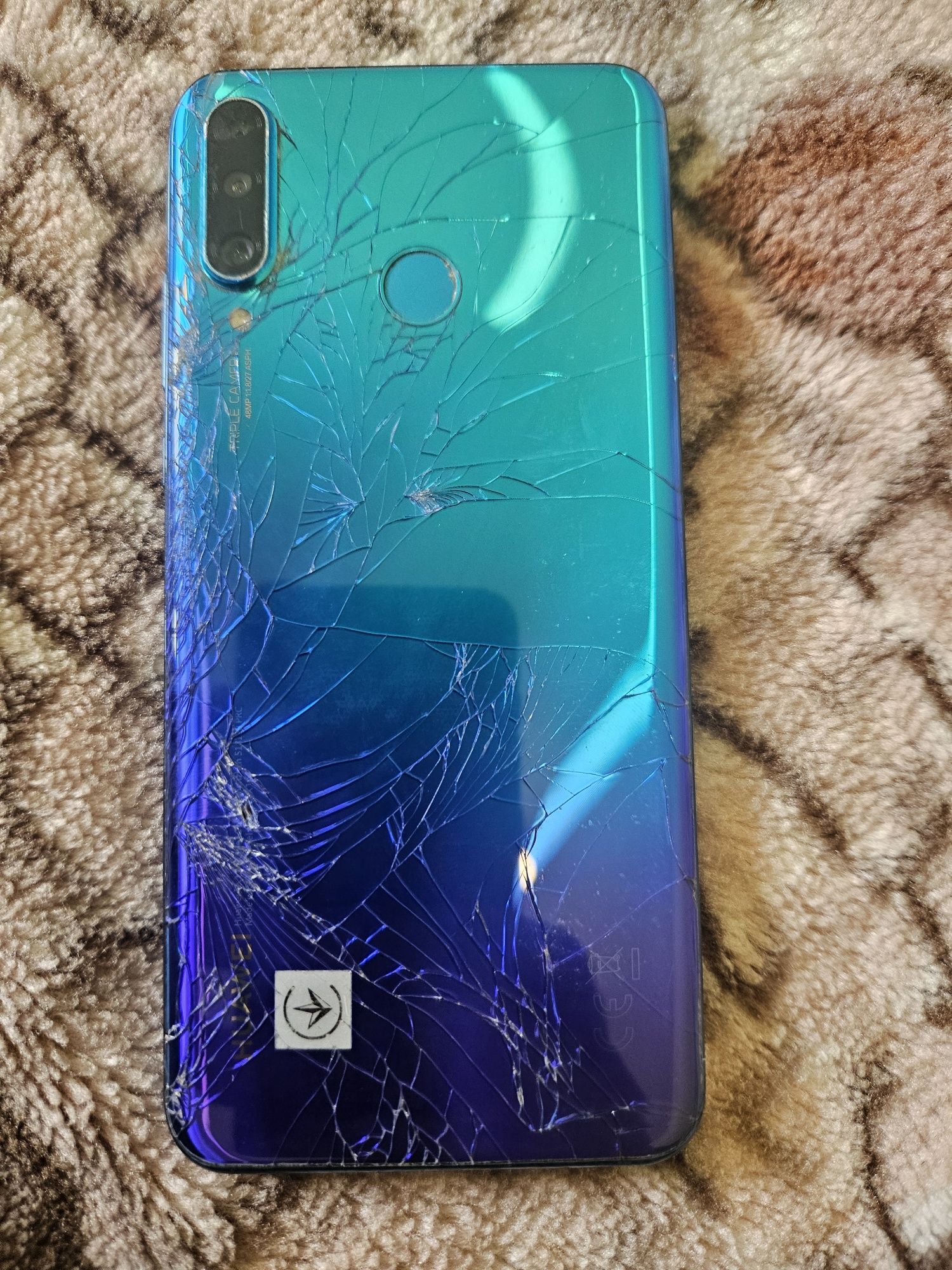 Huawei p30 lite 4/128 бита кришка задня є засвіти