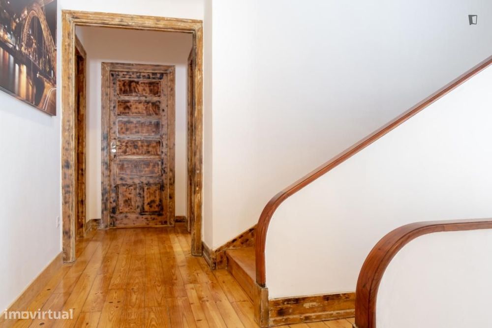 Quarto - localizado em Mafamude Porto