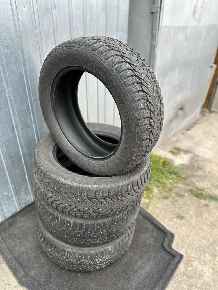 255/55/19 Nokian TYRES шипована, зимова.