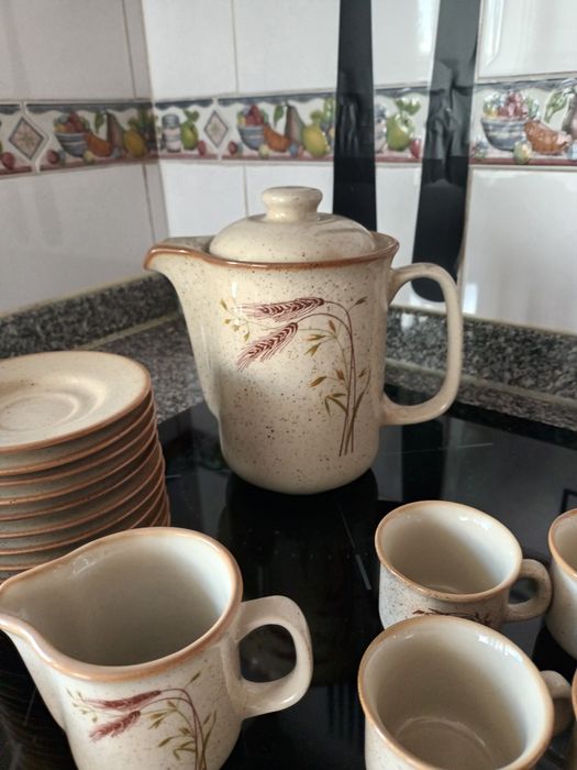 Vendo conjunto  de chá / café em cerâmica   50 euros