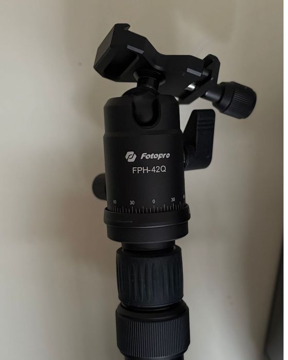 Zestaw fotograficzny Canon – aparat, dwa obiektywy, statyw i akcesoria