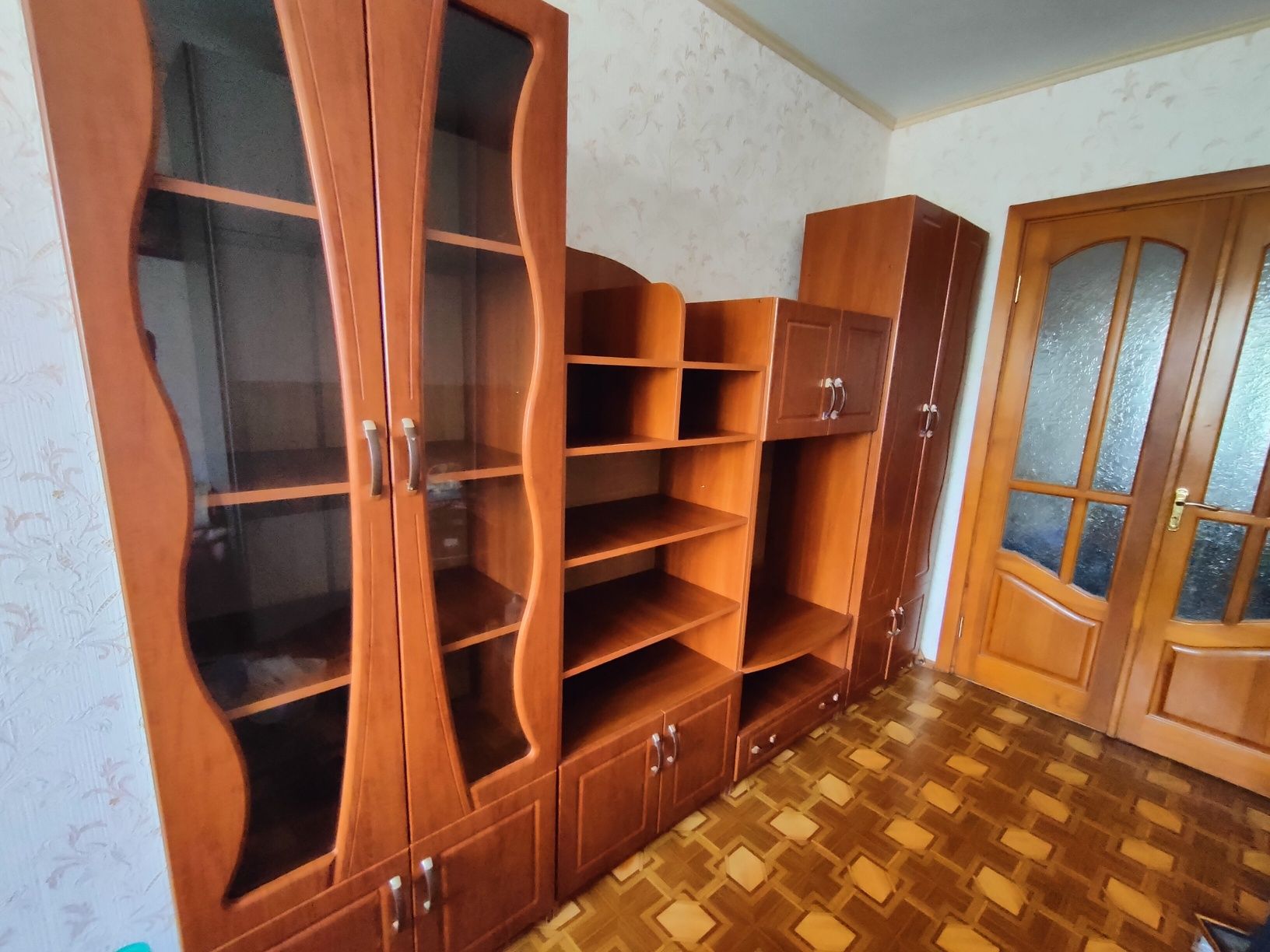 Стінка, меблі у вітальню.