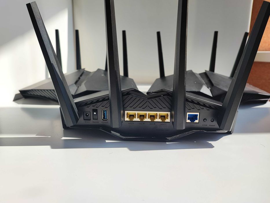 Безпровідний роутер ASUS RT-AX82U (WiFi 6, AIMesh, Adaptive QoS)
