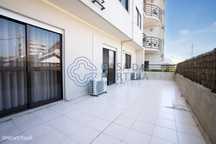 Apartamento com terraço e excelentes áreas em Rio Tinto, próximo a Are