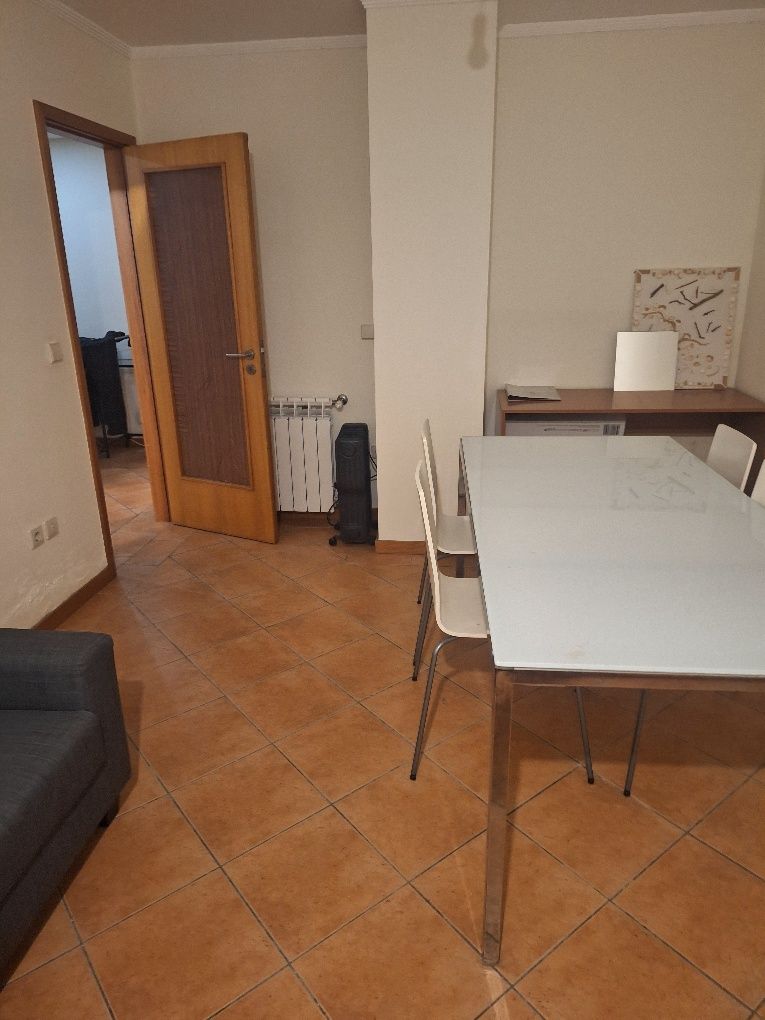 Quarto privado, com mobiliário
