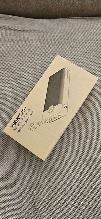 Power Bank z wbudowanymi kablami 20000mAh Powerbank USB C 2.4