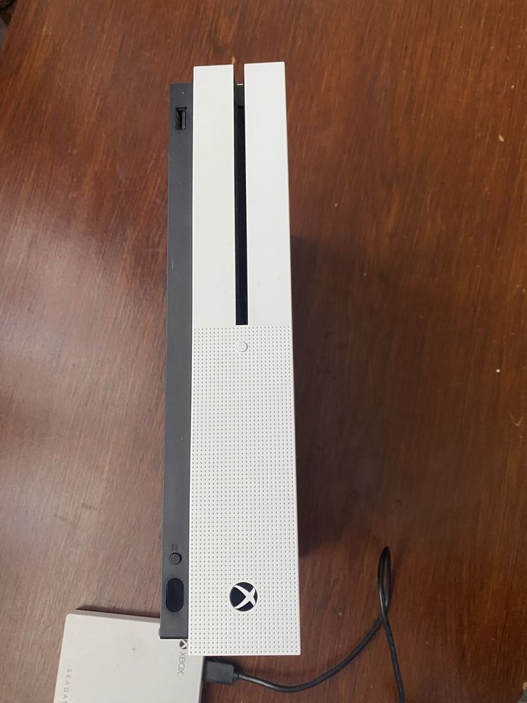 Xbox one s + 1 Gb pamięci