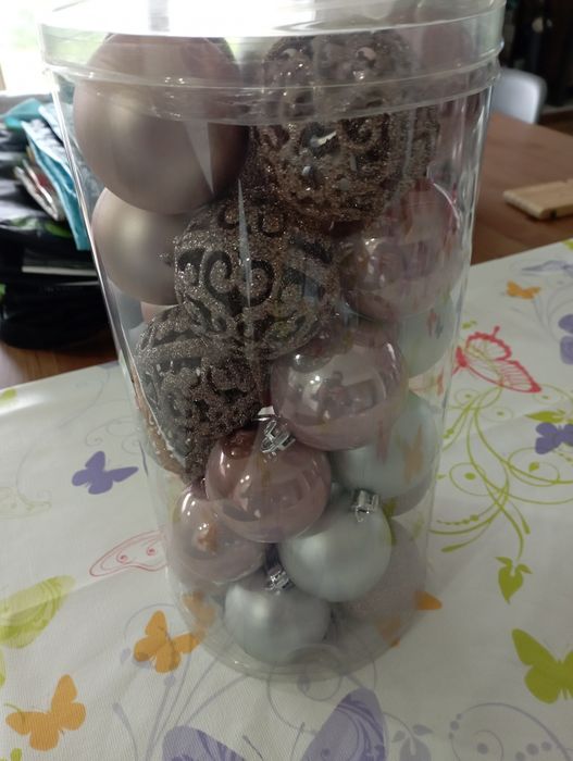 Bolas de decoração de natal novas na caixa