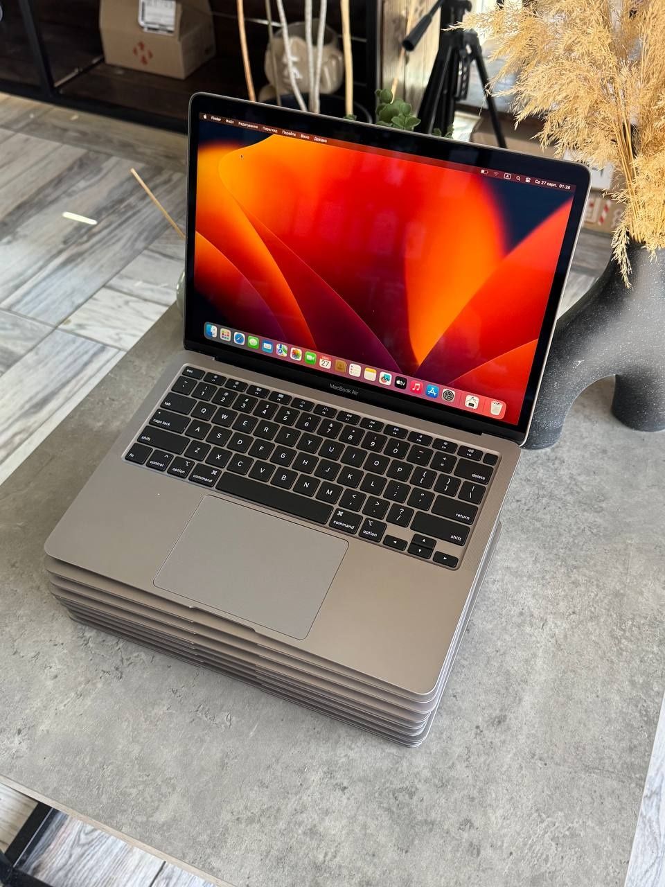 MACBOOK Air 13 2020 8/128 100% i3 A2179

Колір - Graphite 
Дисплей - 1